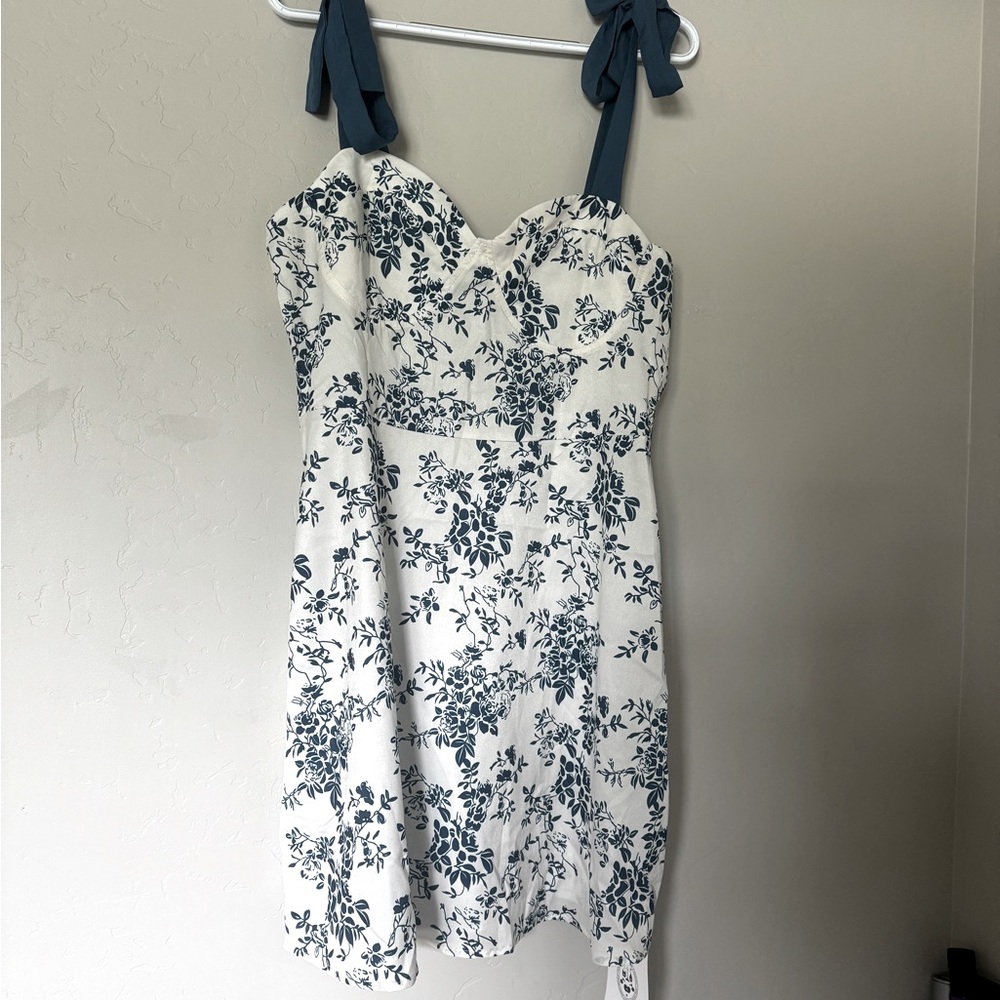 Brand New Floral Tie Strap Spring/Summer Dress Size Large